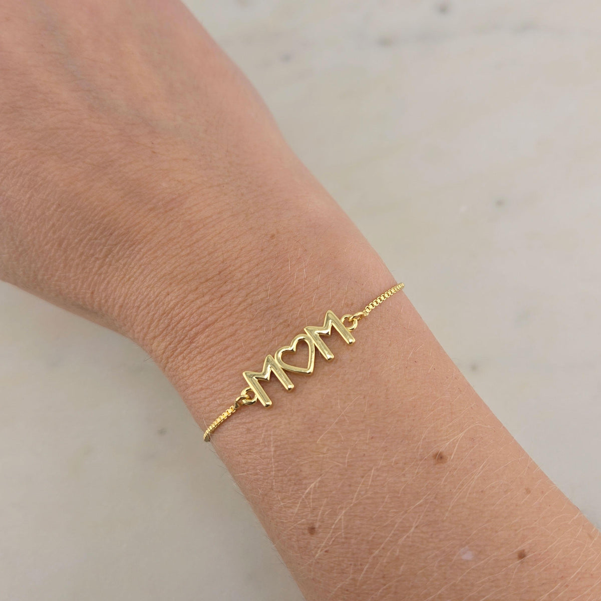Personalized Mama Bracelet: Custom Gold Name, Dainty Heart Charm