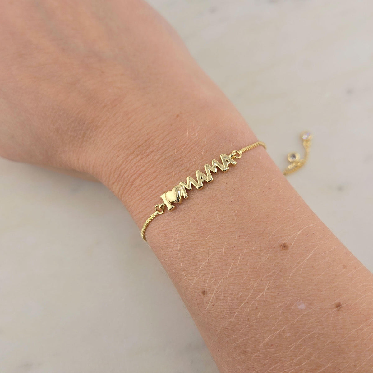 Personalized Gold 'Mama' Bracelet: Heart Charm, Custom Name Jewelry